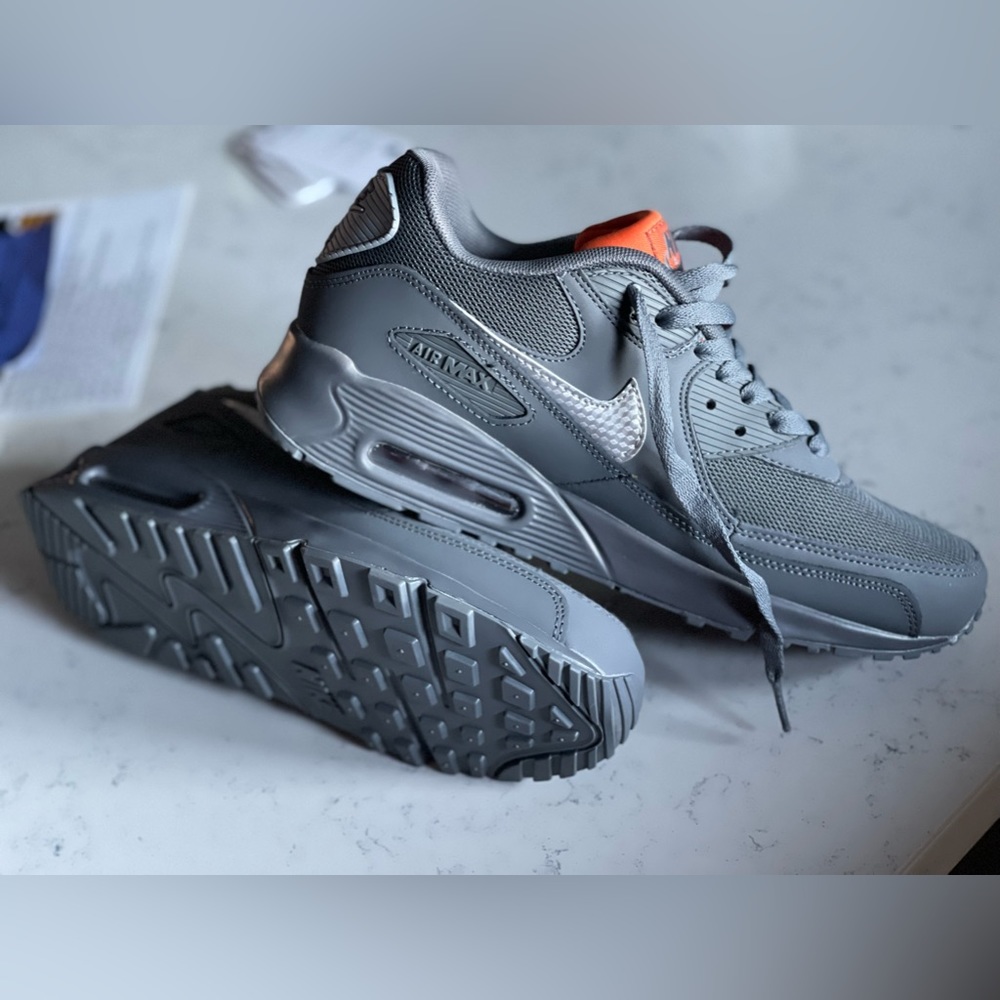 Nike Air Max 8.5 size